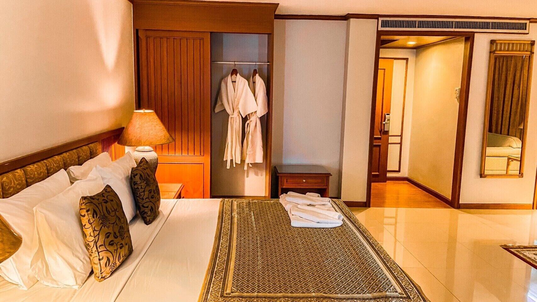 K Park Grand Hotel Sha Plus Certified Surat Thani Exterior photo